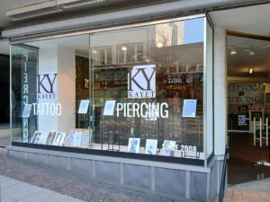 Schaufensterbeschriftung 1 Kayet Tattoo und Piercing Pforzheim