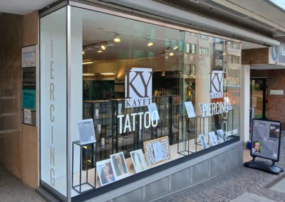 Schaufensterbeschriftung 2 Kayet Tattoo und Piercing Pforzheim